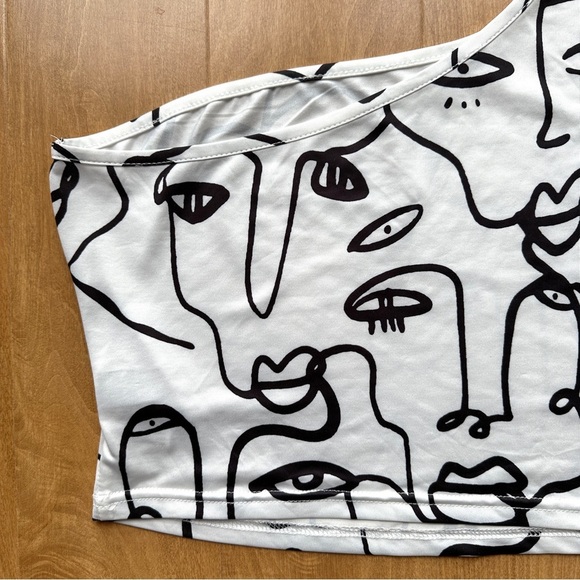 Shein Black and White Silhouette Sketch Lines One Shoulder Top, Size Large - Picture 9 of 16